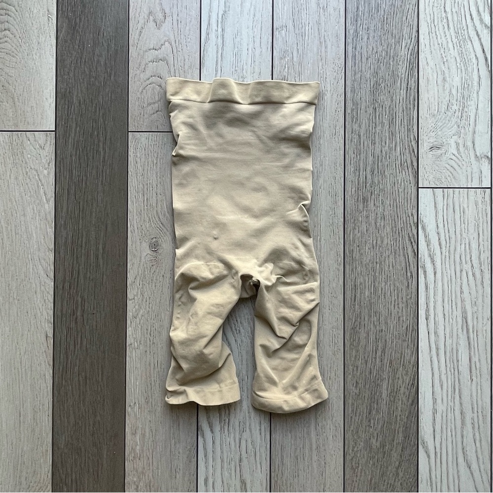 Seamless High-Waist Shaping Capri Shorts - Cream